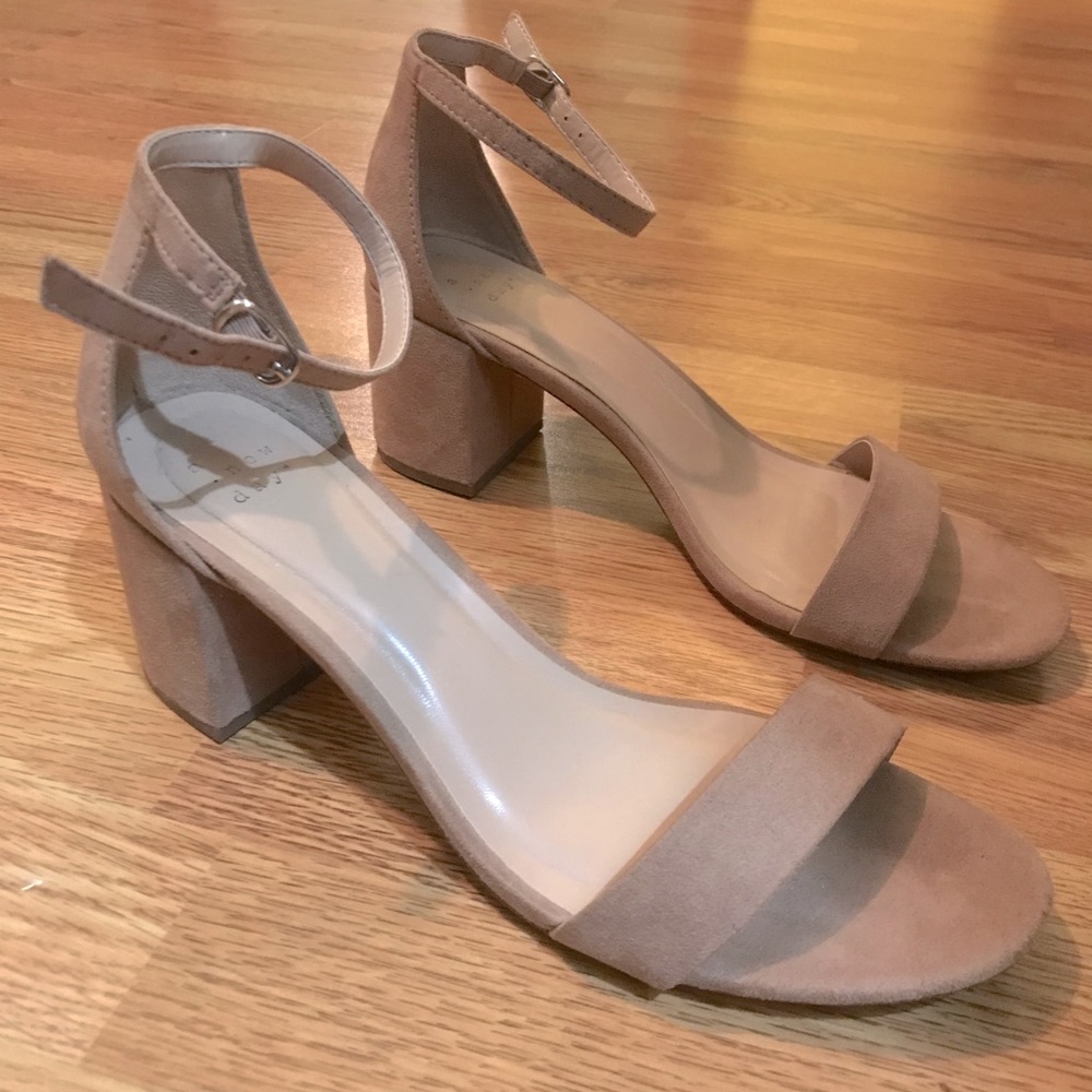 Nude Sandal size 9. A New Day.